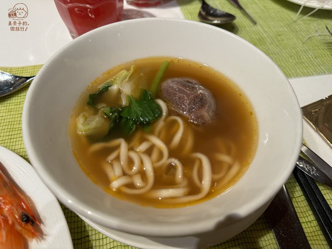 台北美福自助餐彩匯廳牛肉麵