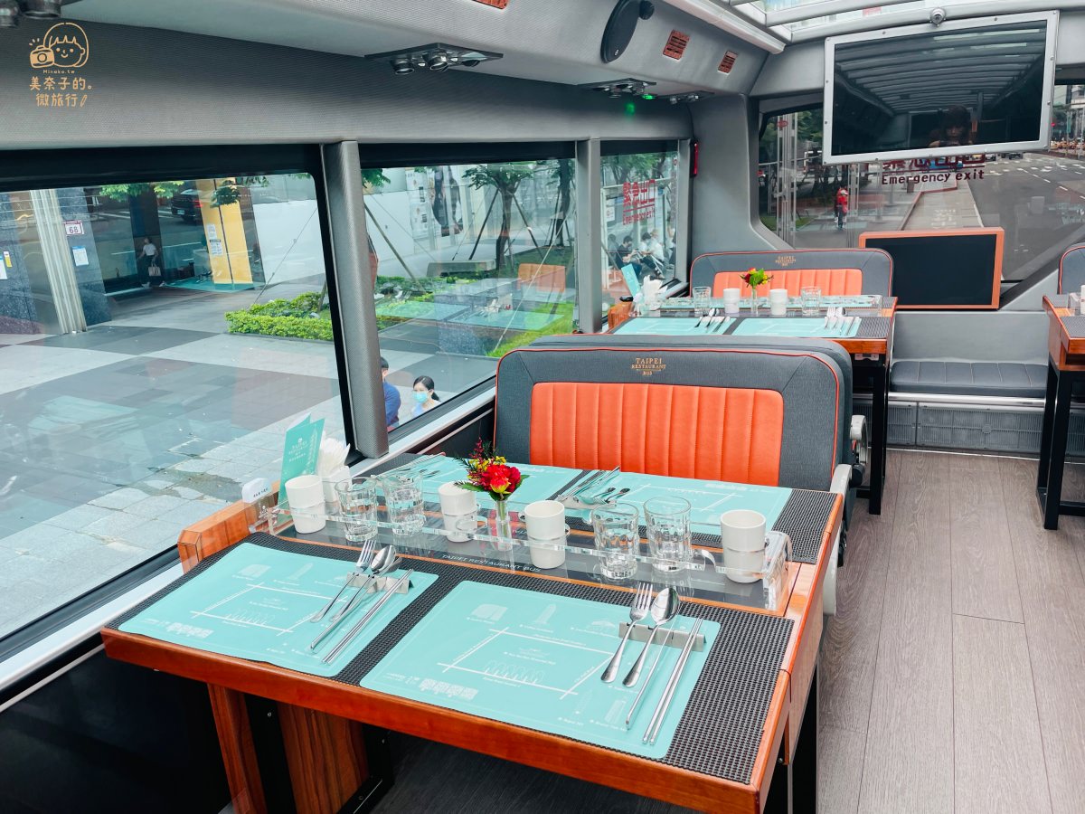 台北觀光巴士雙層餐車 車內座位與設備