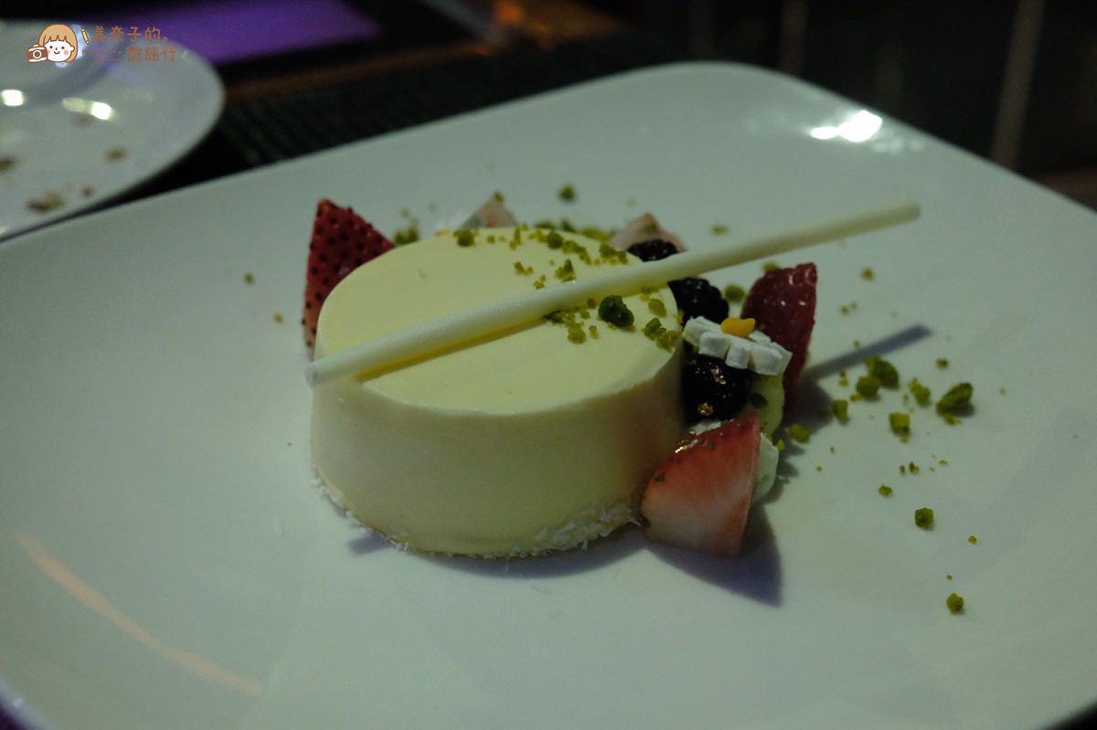 W hotel雙層餐車甜點