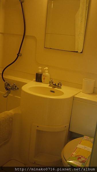 道後溫泉住宿推薦葛城酒店的雙人床衛浴設備