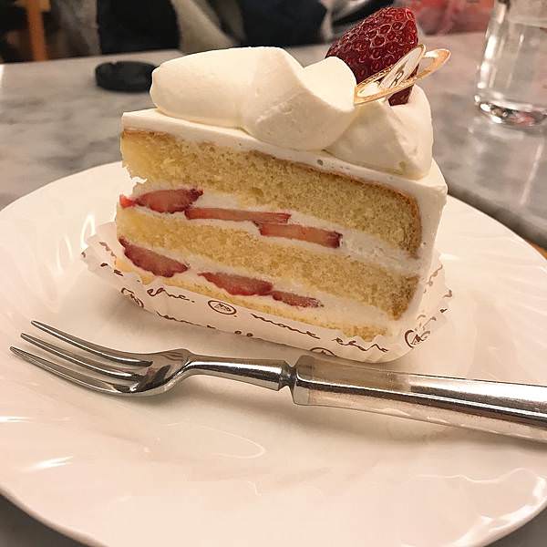 自由之丘MONT-BLANC草莓蛋糕