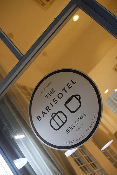【清邁美食】尼曼區純白時尚咖啡館：The Barisotel by The Baristro 大推椰子肉黑咖啡