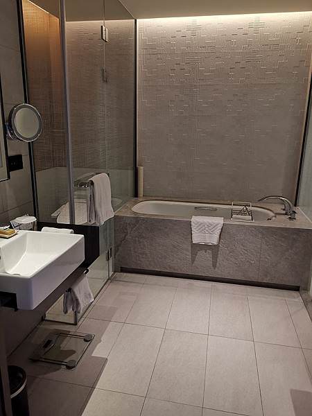 新北板橋希爾頓飯店雙人房衛浴設備