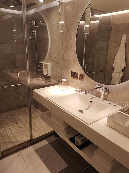 台北君悅飯店雙人房衛浴設備