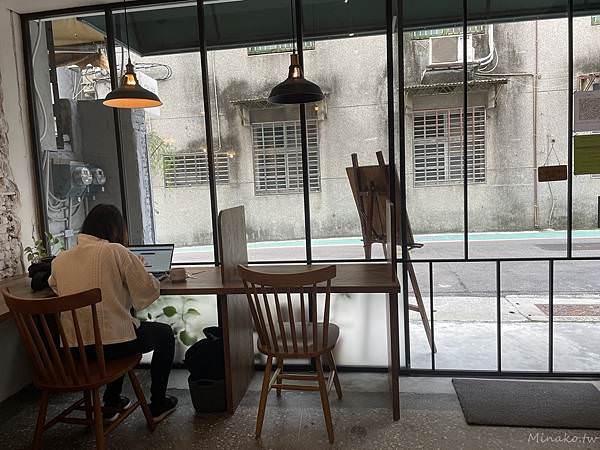 台北不限時咖啡廳推薦好休咖啡落地窗