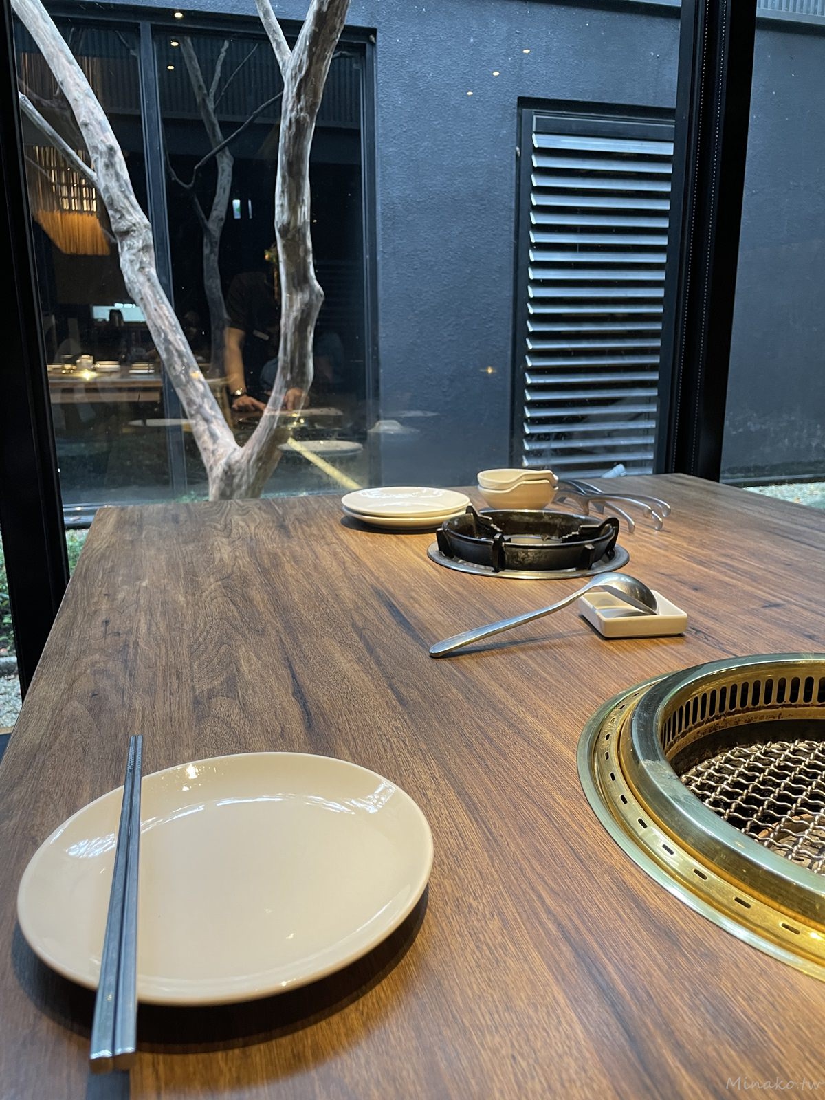 【茶六燒肉】2025最新台中新朝富店菜單:完勝屋馬的輕井澤品牌(線上訂位方式) - 第4張圖 台中茶六燒肉雙人座位