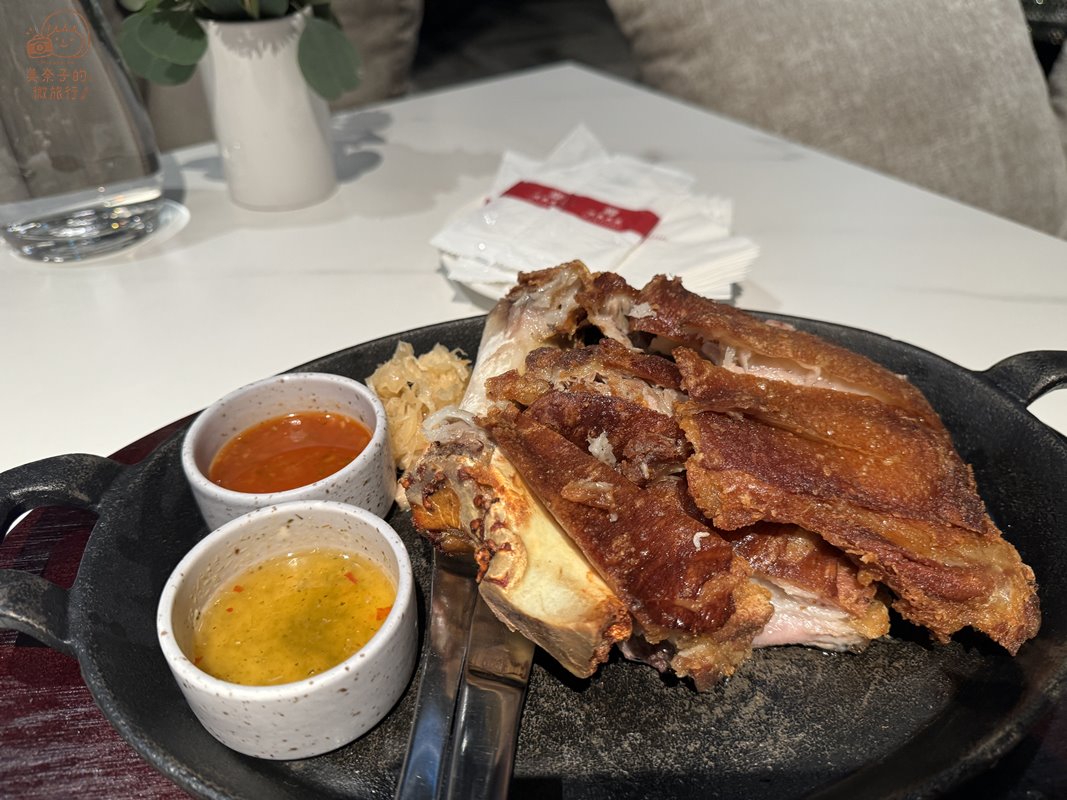 高雄美食｜漢來PAVO餐酒館德國豬腳