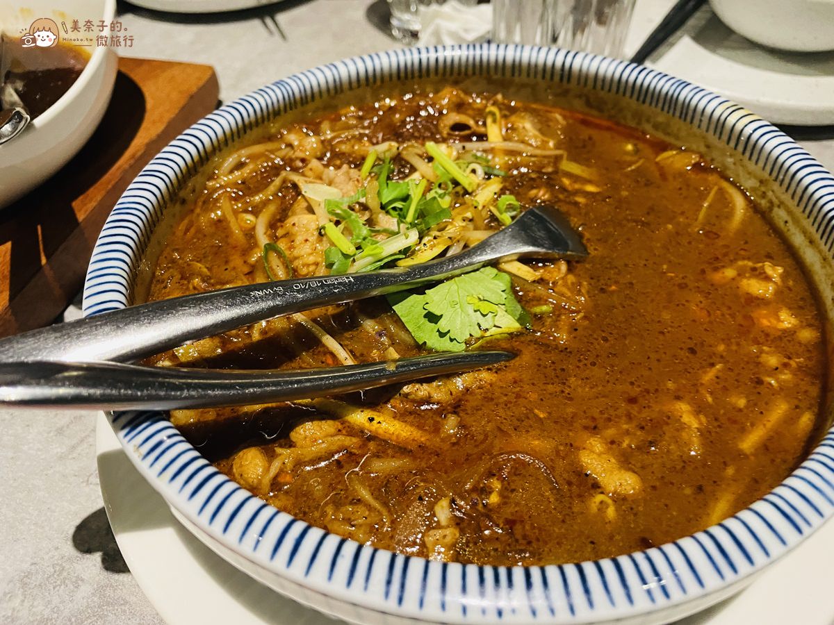 挑嘴辣王水煮牛隱士餐酒館