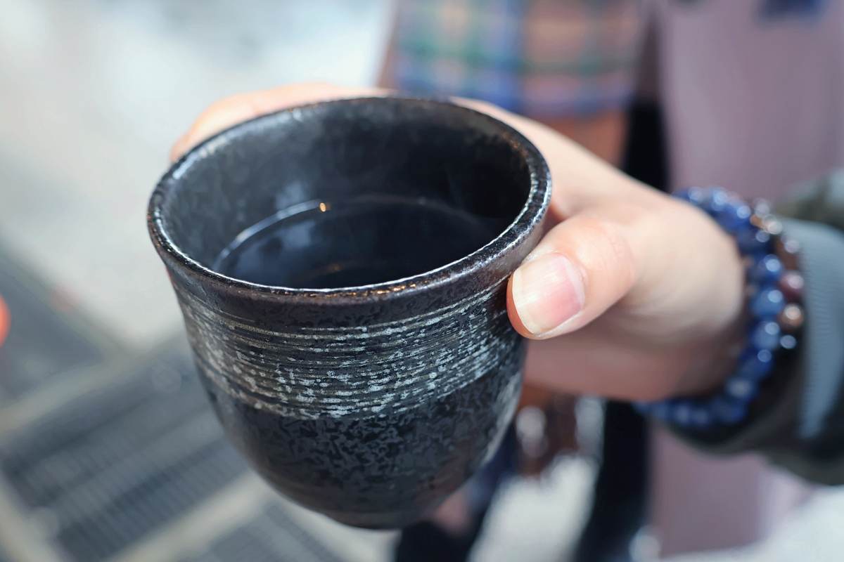 北海道美食札幌二条市場第一海鮮丸熱茶