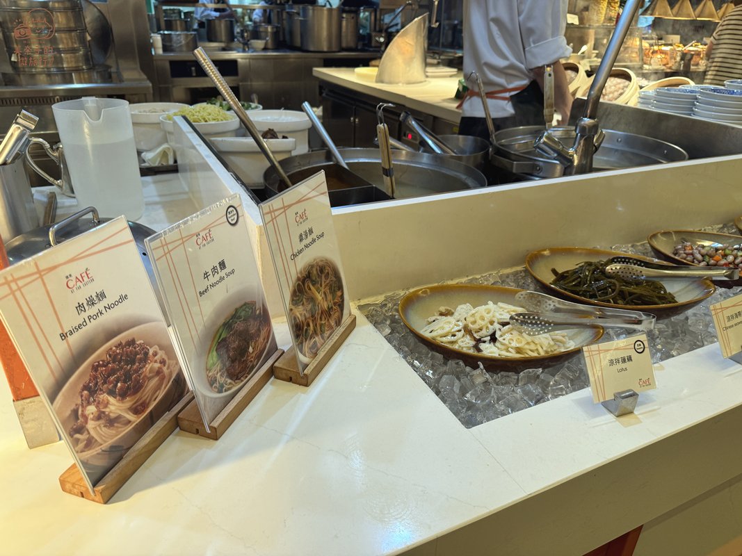 遠東Cafe自助餐麵點餐台