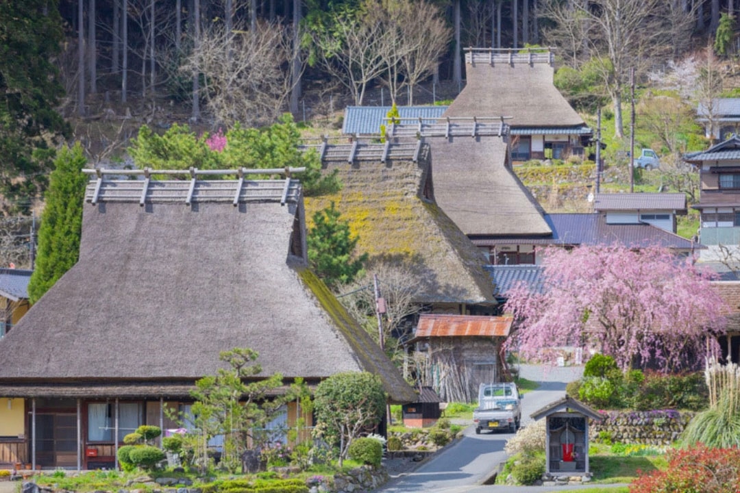 【京都景點】日本伊根舟屋絕美寧靜海:一日遊行程、天橋立前往交通、住宿推薦 - 第1張圖 京都景點伊根舟屋│交通方式:從天橋立到伊根舟屋