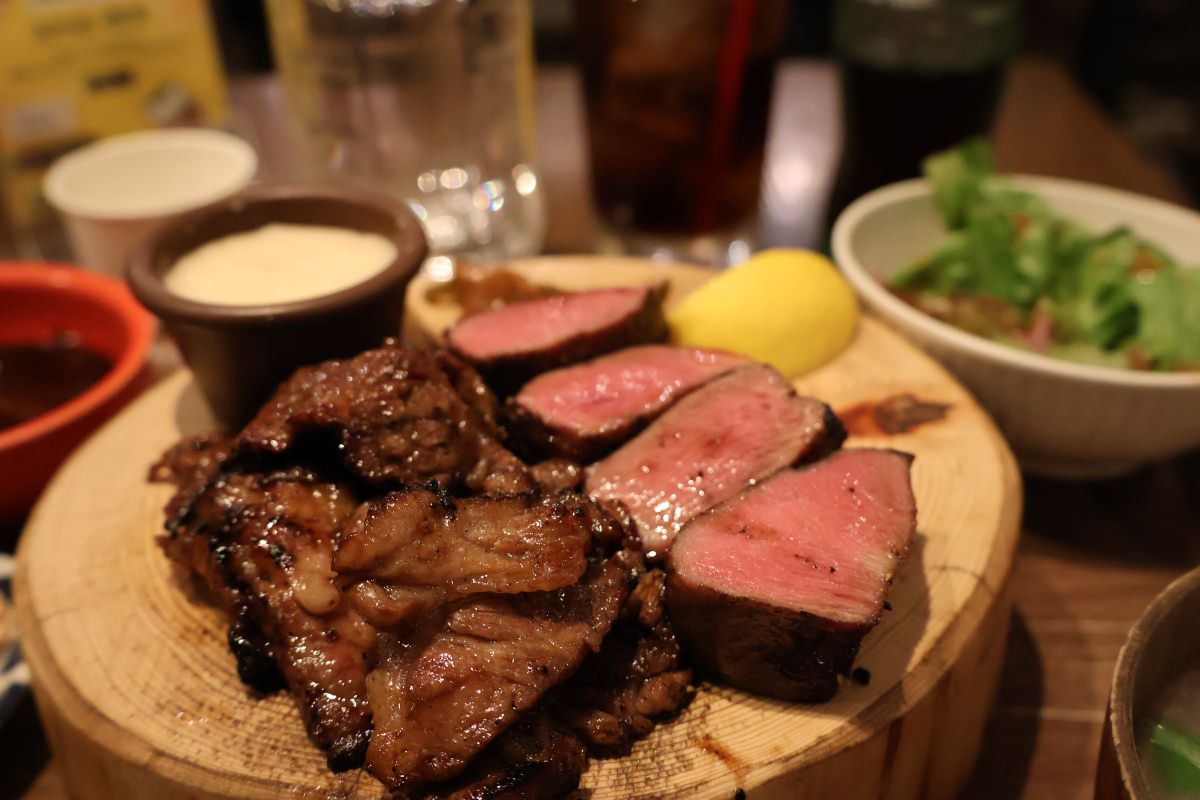 東京美食｜新宿牛舌の檸檬：厚切牛舌＋A5和牛