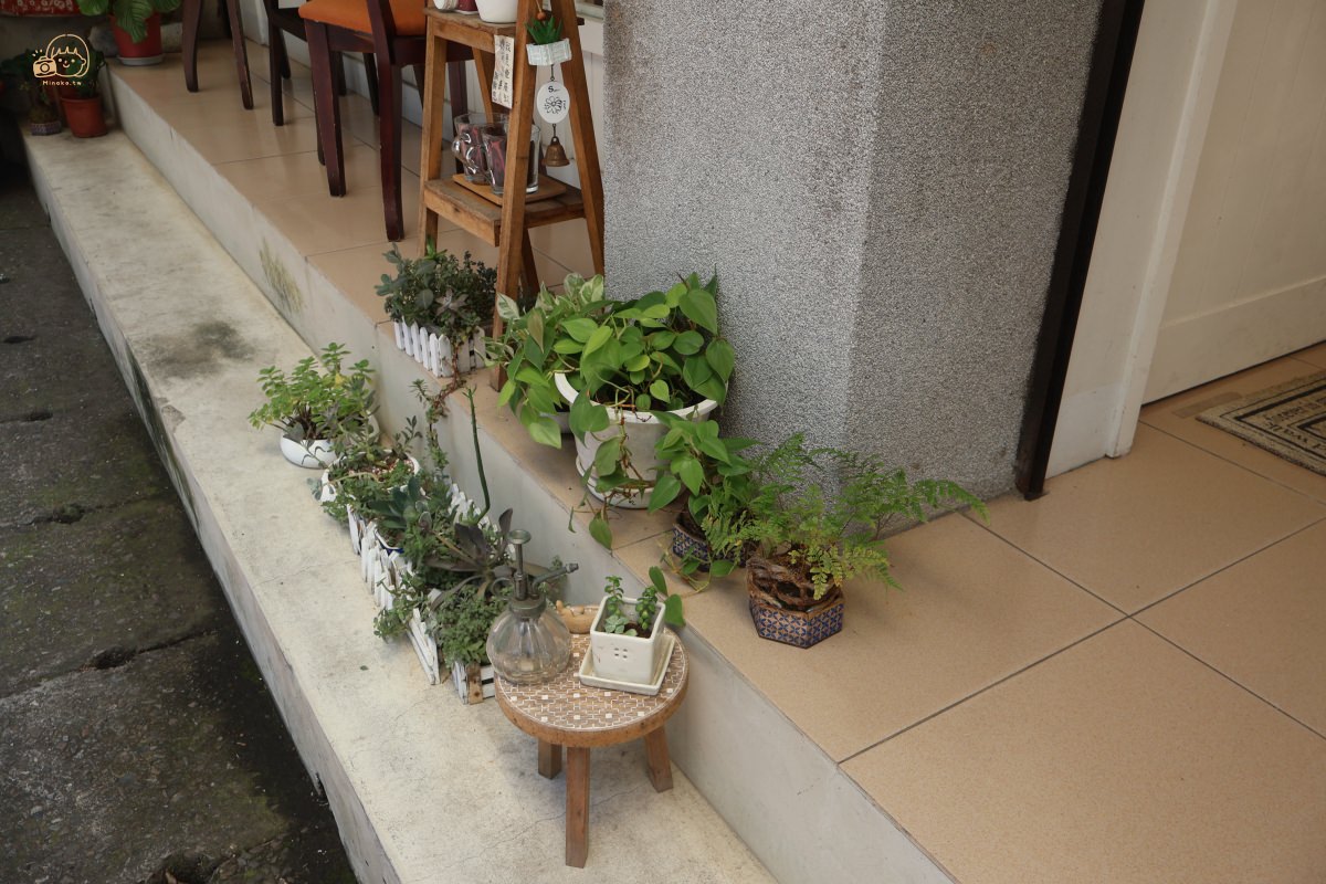 永和夏班納咖啡館綠色盆栽