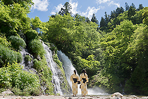 銀山溫泉景點白銀瀑布