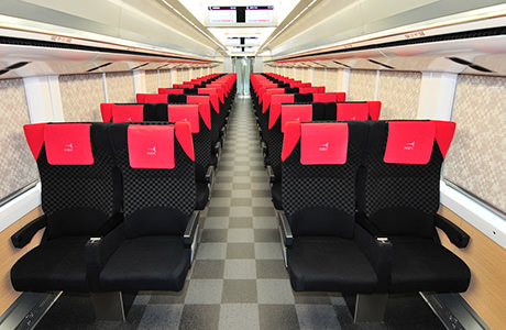 【成田機場到東京】2025成田特快N’EX買票取票方式、時刻表、路線圖分享,JR Pass可用! - 第4張圖 成田特快N'EX車廂介紹