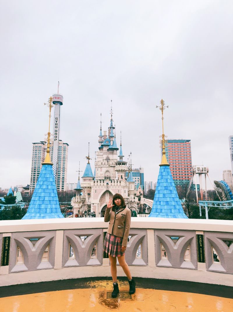 樂天世界樂園拍照打卡點：藍色尖塔夢幻城堡