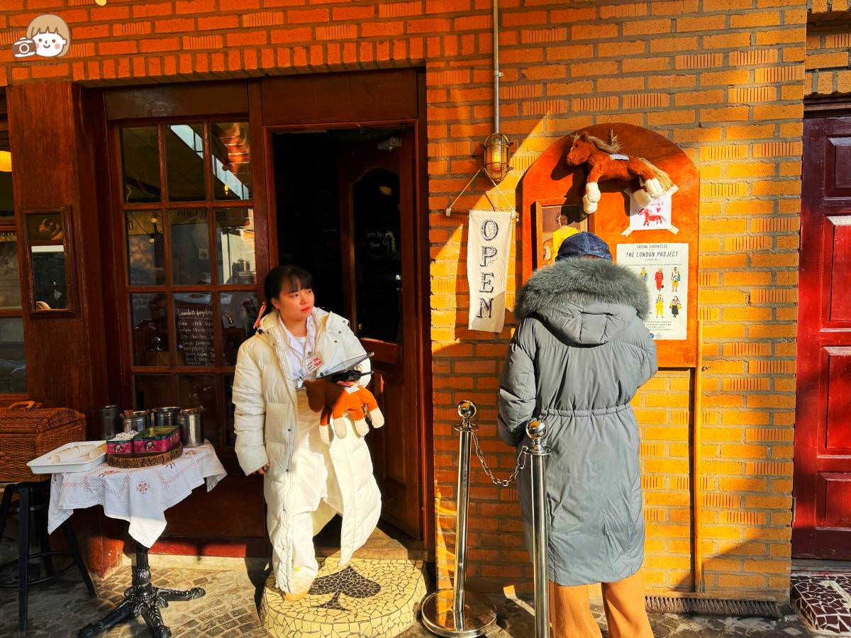 【2024 首爾美食】倫敦貝果博物館 (London Bagel Museum) 排隊攻略與必吃口味分享! - 第2張圖 首爾倫敦貝果博物館現場排隊