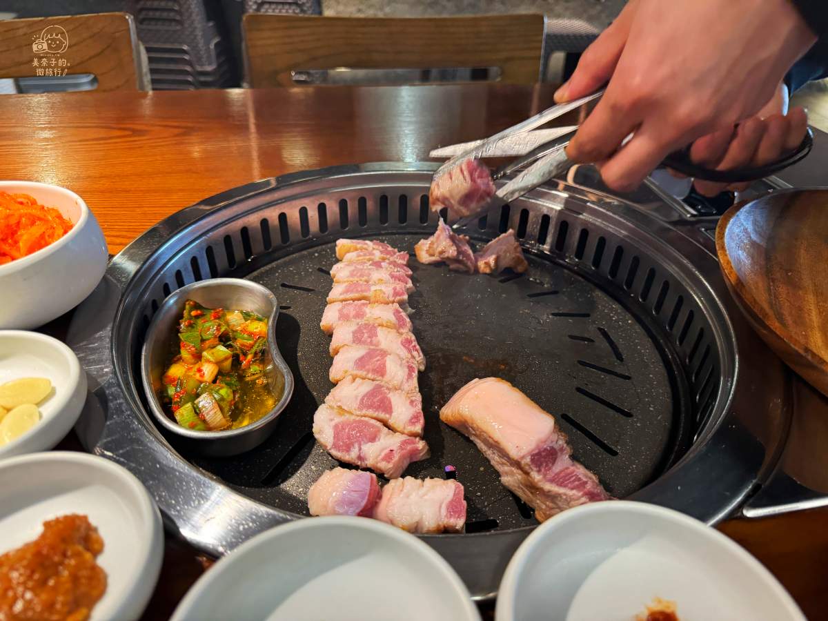 釜山美食｜西面站烤肉83獬豸專人代烤肉