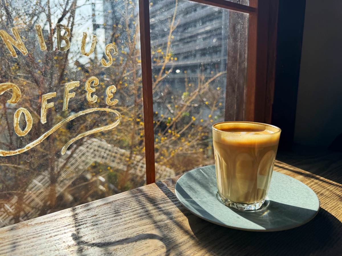 ONIBUS COFFEE｜中目黑人氣咖啡廳 邊看電車邊喝咖啡