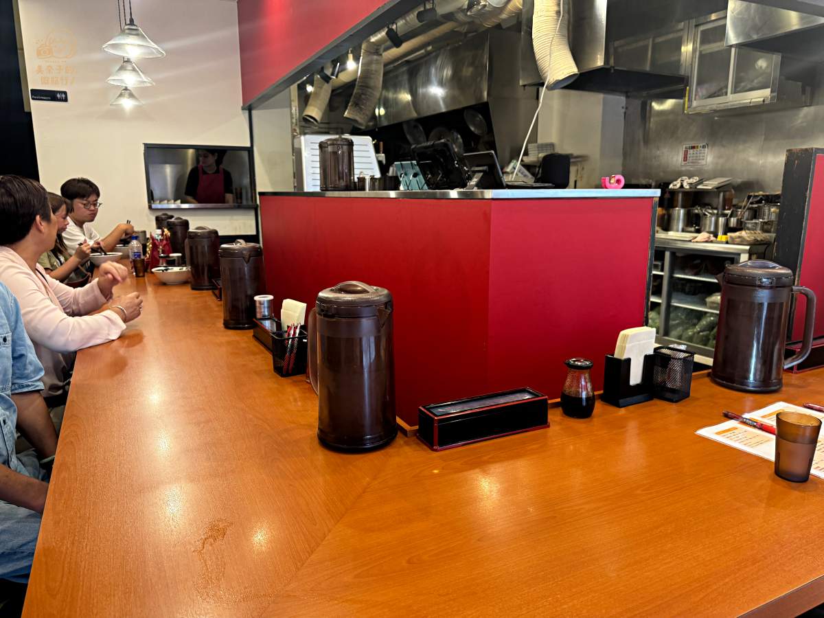 暖暮拉麵｜2024沖繩美食：國際通分店店內環境