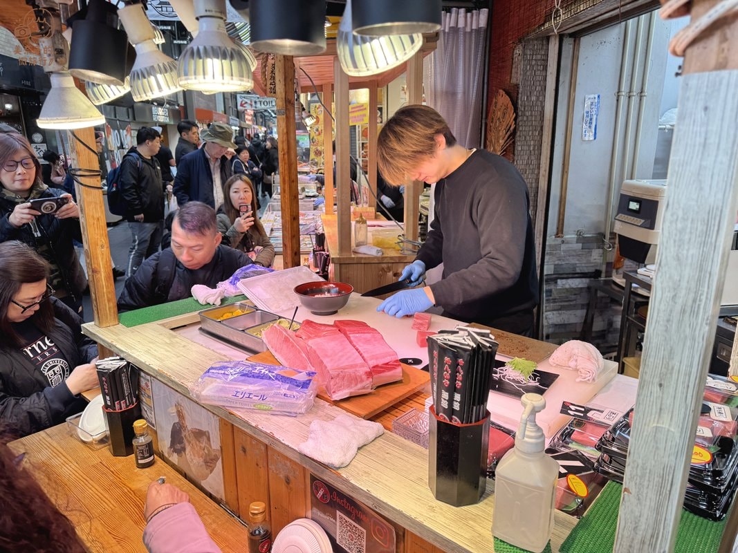 大阪黑門市場美食鮪魚屋黒銀