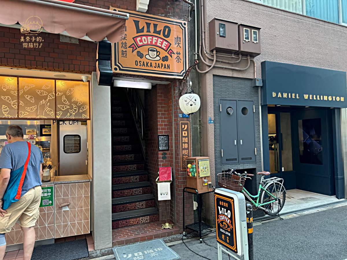 大阪美食｜心齋橋LiLo Coffee Kissa咖啡廳：復古裝潢昭和味大門
