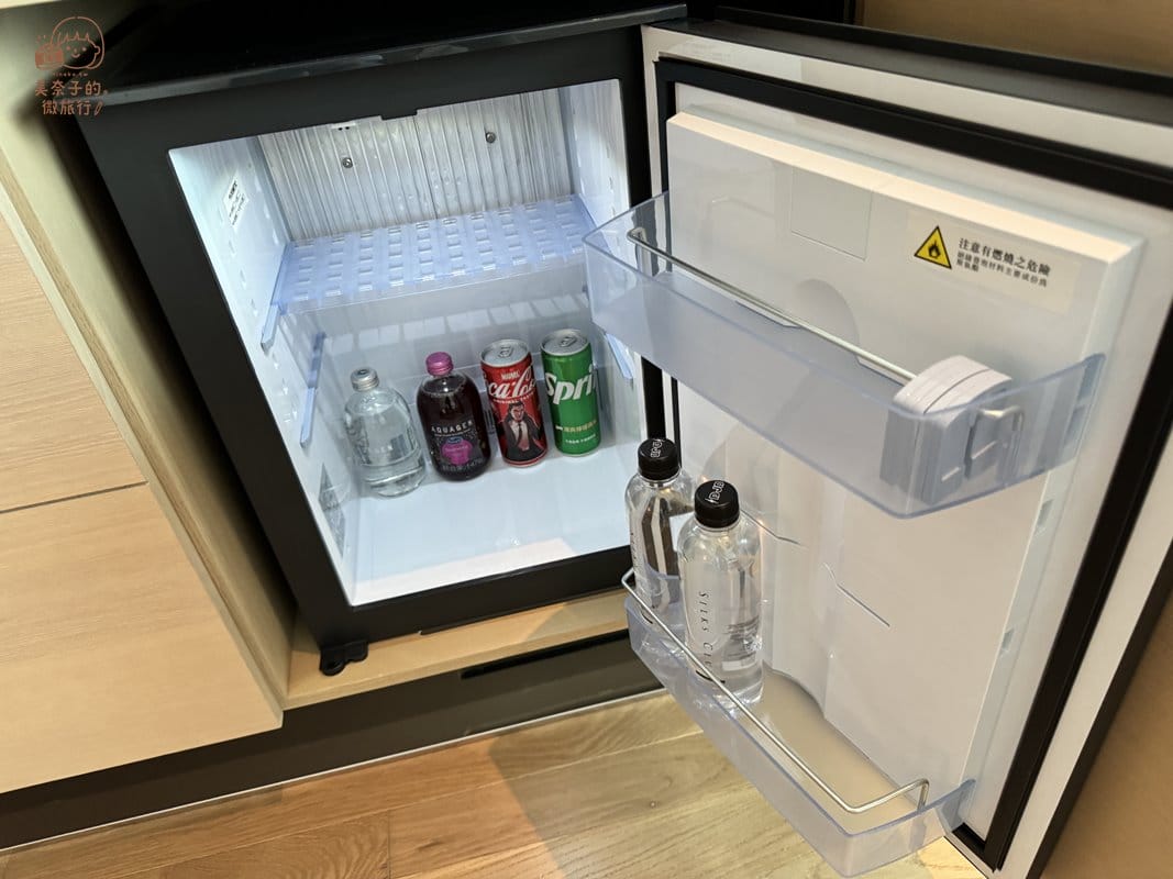 高雄晶英國際行館Silks Club｜雙床房mini bar