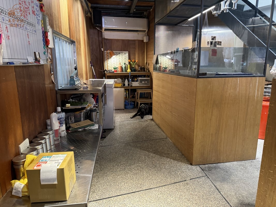 台北肉桂捲fly cafe蒼蠅哥一樓