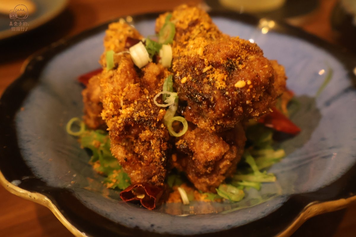 【2024台北居酒屋】餐點好吃下酒:酒桃Sake momo 東區質感餐酒館 - 第34張圖 酒桃momo台北餐酒館炸雞翅