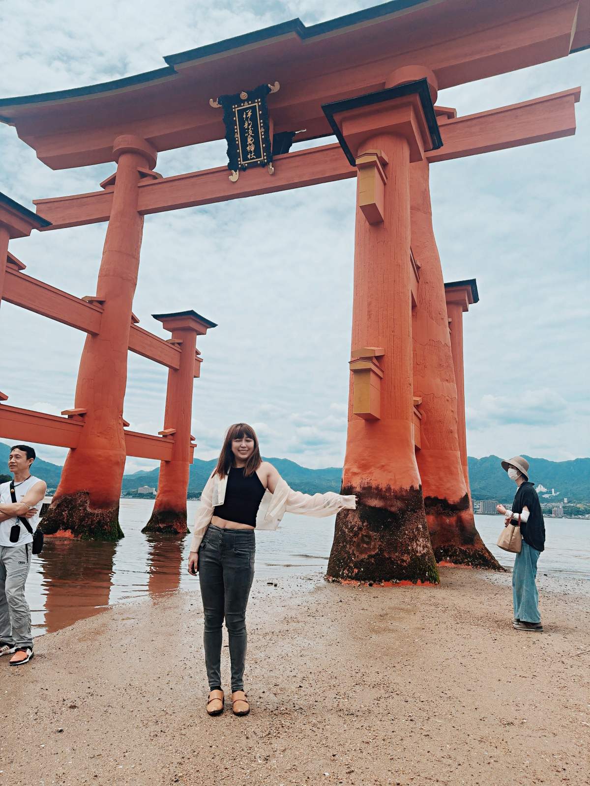 嚴島神社象徵紅色大鳥居