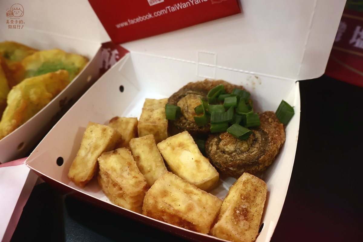 台灣塩酥雞創始總店西門町美食雞蛋豆腐與炸皮蛋