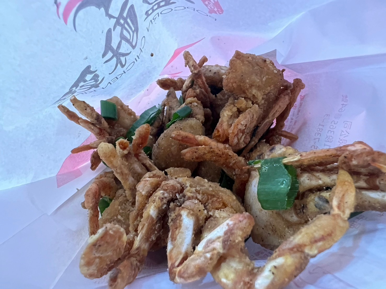 西門六號出口美食炸螃蟹。