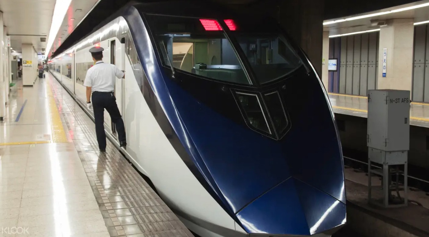 【2025 京成電鐵Skyliner】成田機場到東京市區:優惠票/取票/路線教學 - 第13張圖 Skyliner京成電鐵搭乘月台