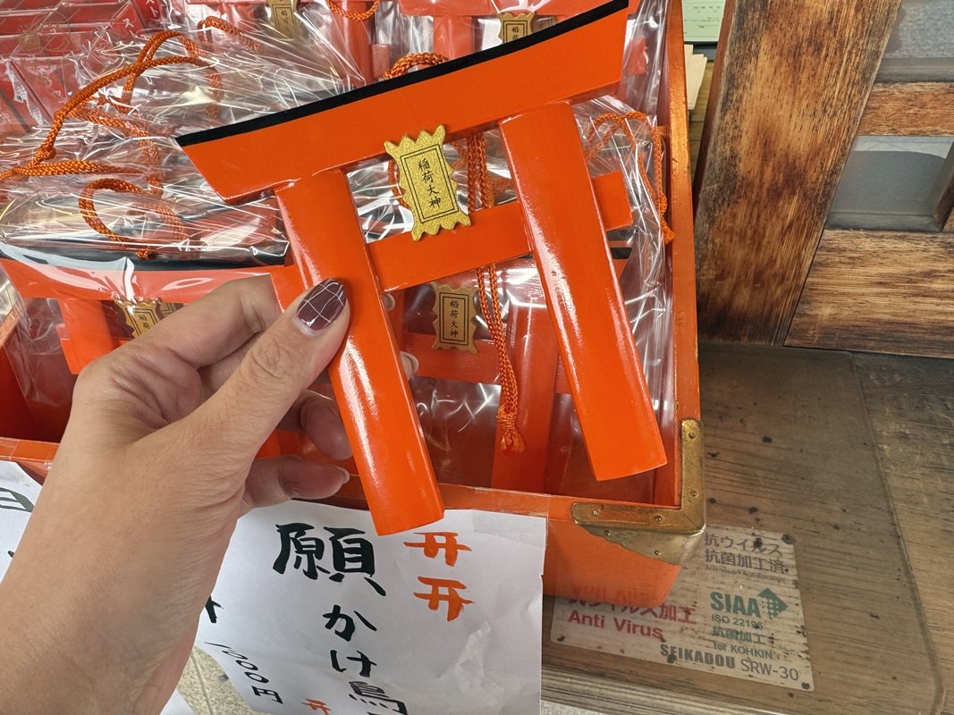 京都景點伏見稻荷大社｜迷你鳥居繪馬