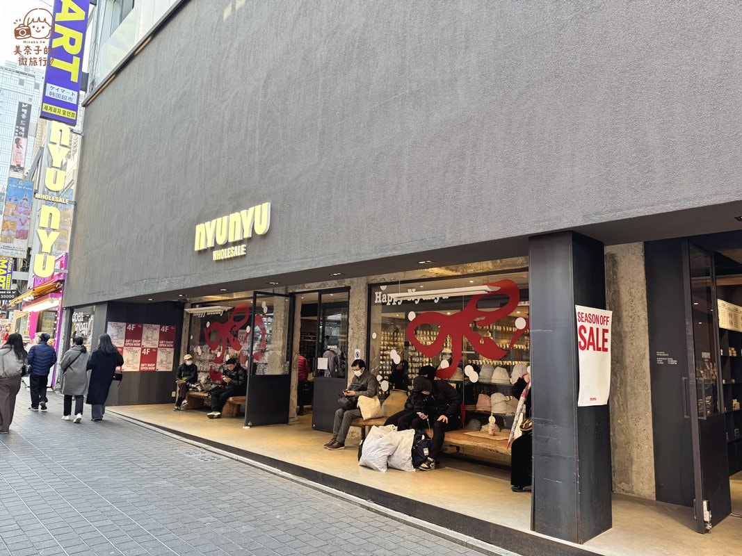 明洞便宜飾品店面：NYUNYU
