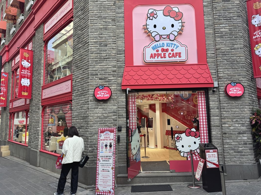 明洞美食： Hello Kitty 蘋果咖啡廳