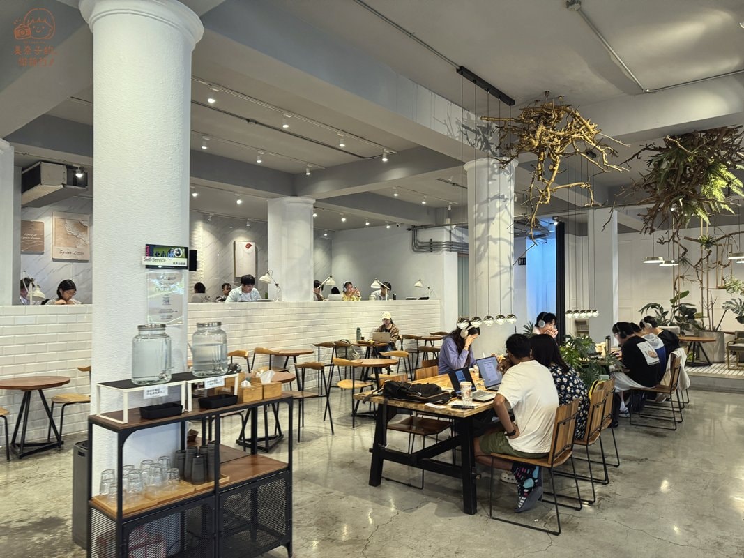 高雄咖啡覺醒中山店店內環境