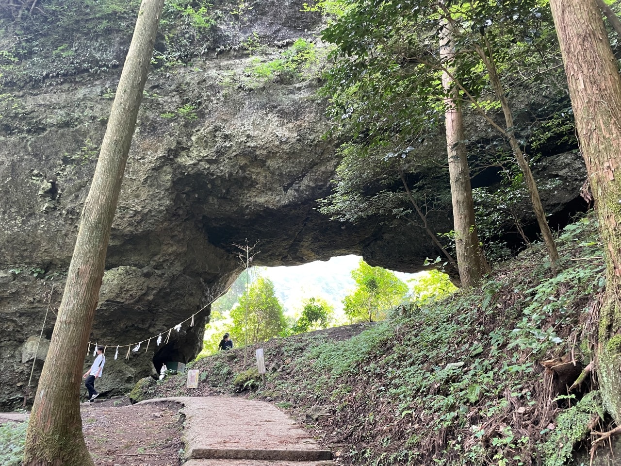 上色見熊野座神社：穿戶岩