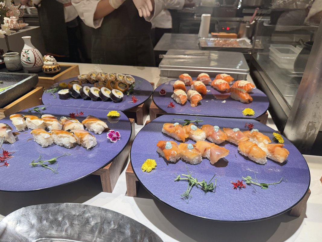 遠東Cafe自助餐吃到飽握壽司