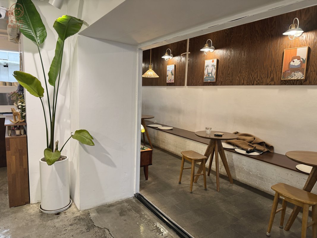 弘大美食｜首爾自由行必吃咖啡廳：TRIBE Cafe 店面環境