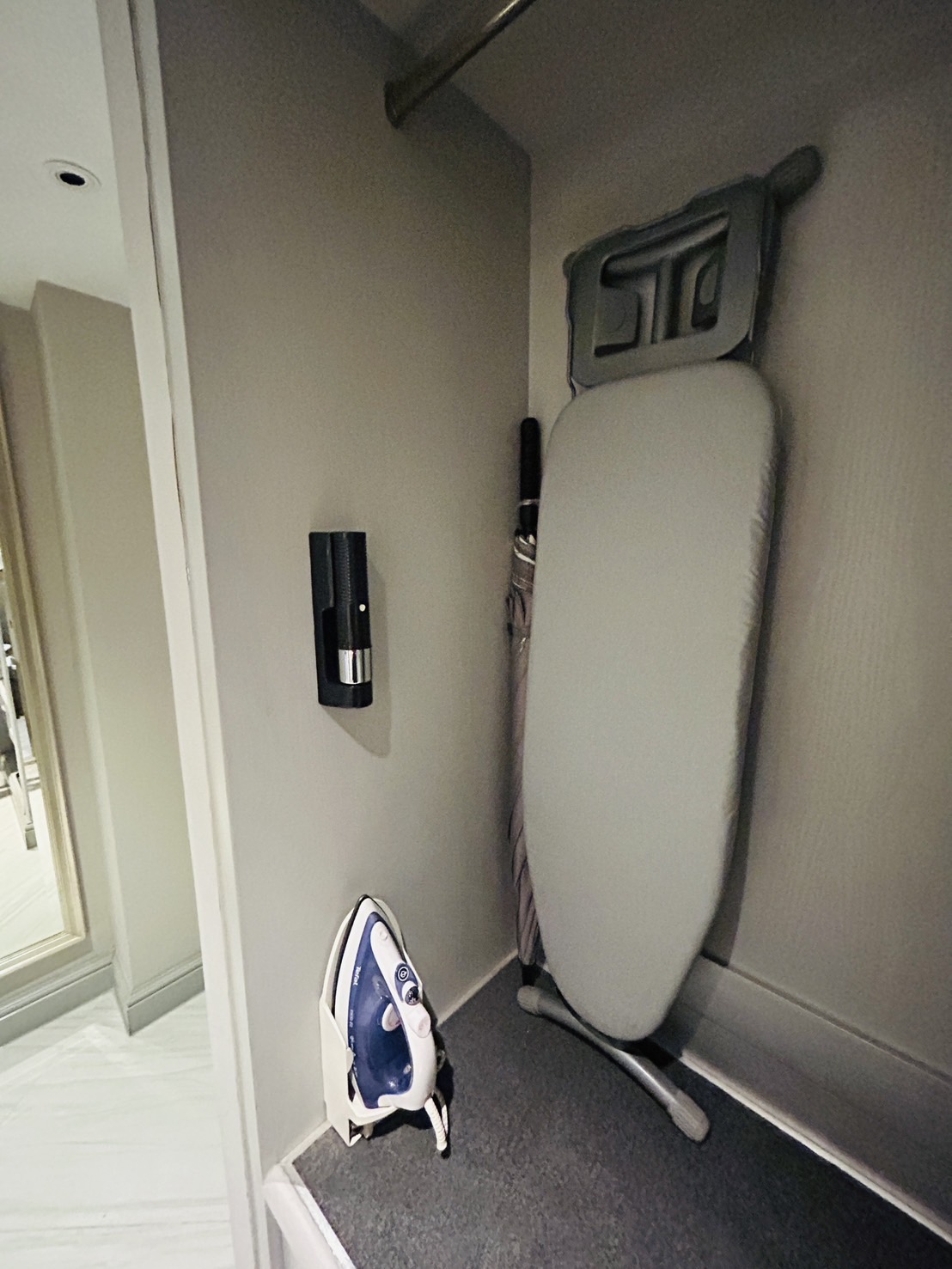曼谷住宿The Salil Hotel Sukhumvit 57 飯店燙衣架
