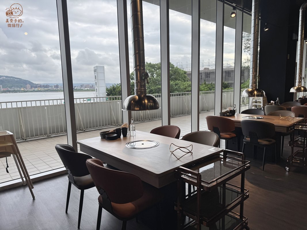 淡水美食餐廳｜Haloé 日義燒烤餐酒館座位