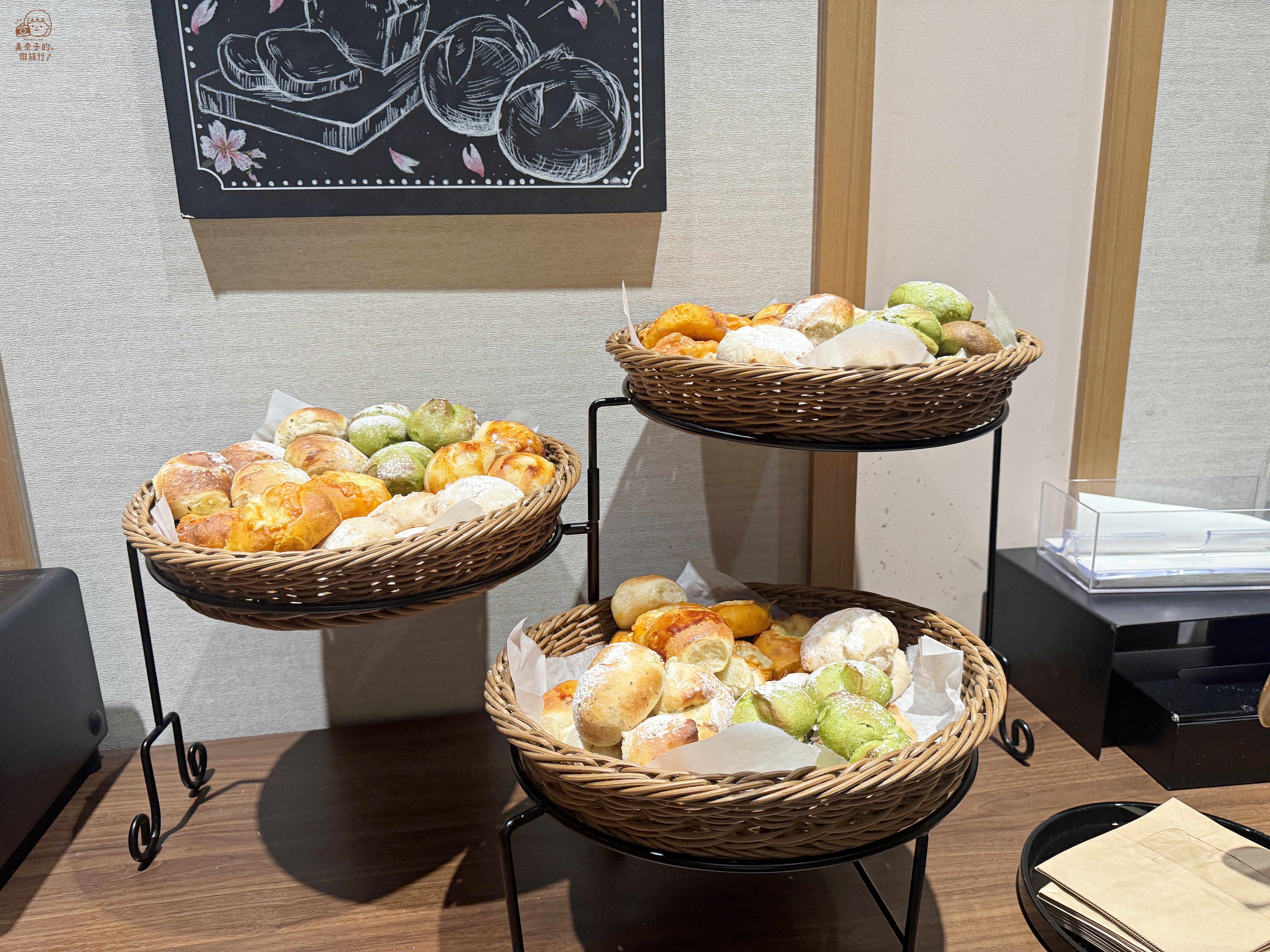 大阪住宿推薦｜心齋橋菲拉麗茲酒店免費麵包咖啡機