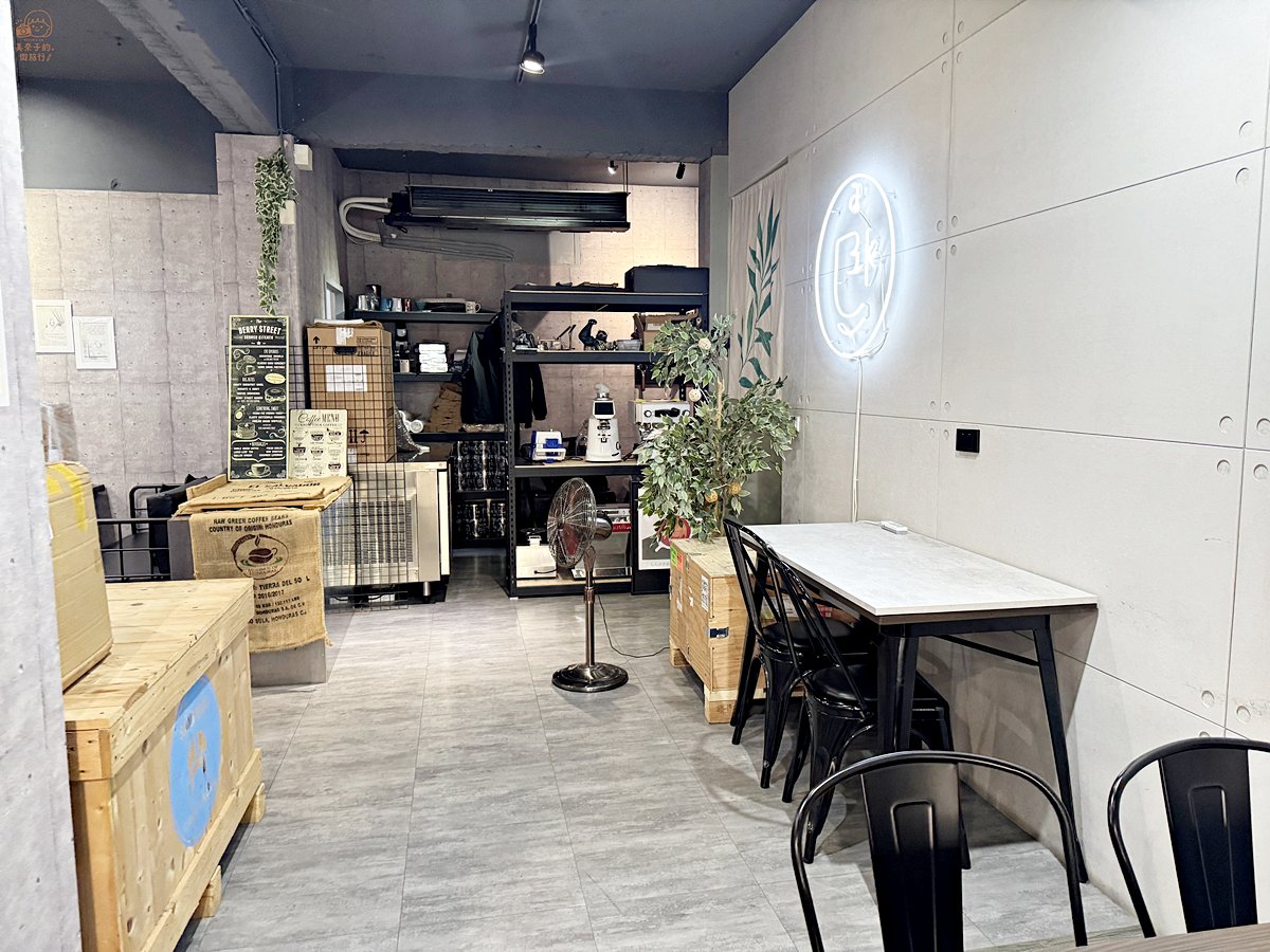 永和美食推薦｜Black Coffee黑咖啡店內環境座位