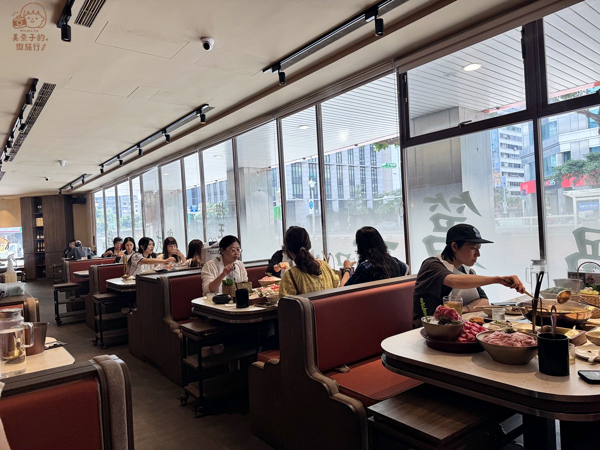 【2025台北美食】撈王火鍋:粵式胡椒豬肚雞湯鍋物,近南京松江 - 第5張圖 台北美食|撈王火鍋松江南京店 店內座位