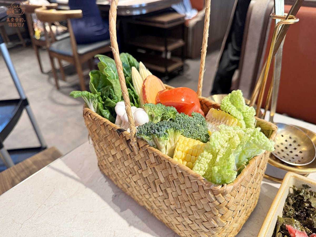 【2025台北美食】撈王火鍋:粵式胡椒豬肚雞湯鍋物,近南京松江 - 第17張圖 撈王火鍋田園蔬菜籃