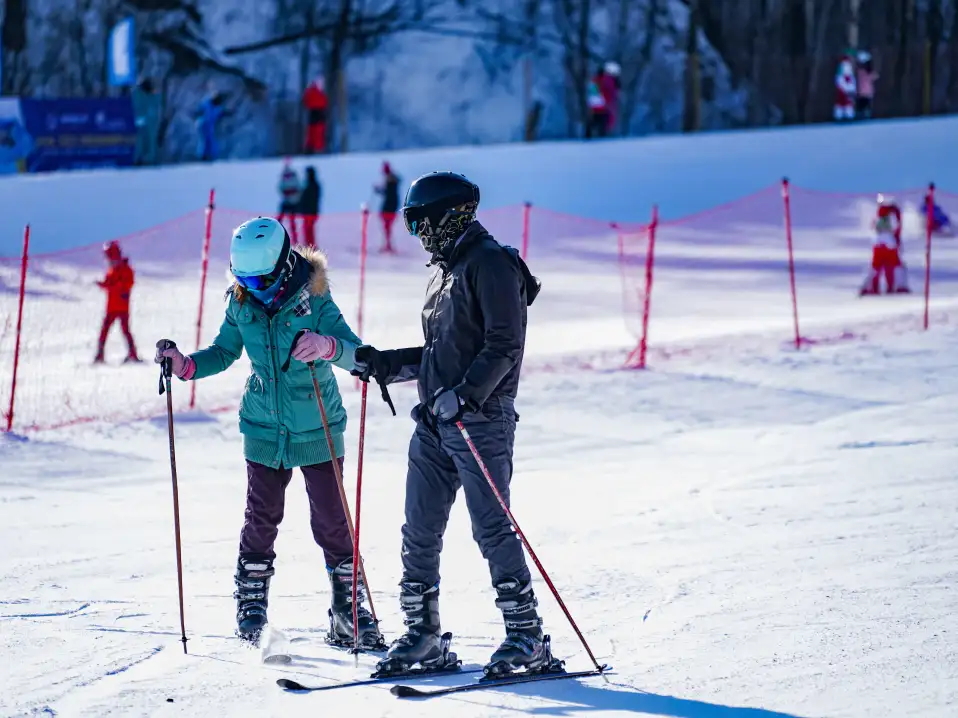 【2025首爾滑雪行程】韓國京畿道等五大人氣滑雪場、渡假村整理推薦 - 第4張圖 首爾滑雪推薦洪川大明維瓦爾第度假村Vivaldi park