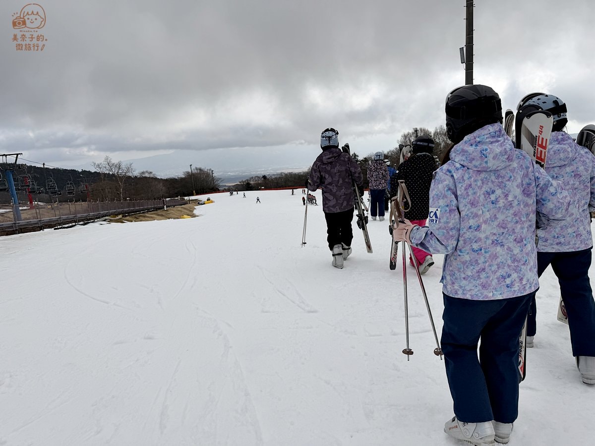 日本富士山二合目Yeti滑雪場依照滑雪等級分成ABCD四條滑雪道，