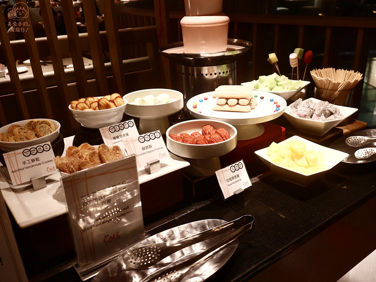 【2026台北吃到飽】香格里拉遠東Cafe自助餐廳:食材優秀、大推薦松葉蟹 - 第42張圖 台北遠東Cafe自助餐繽紛甜點區