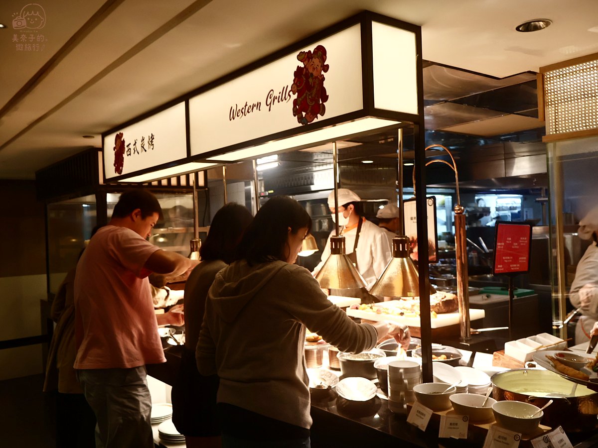 【2026台北吃到飽】香格里拉遠東Cafe自助餐廳:食材優秀、大推薦松葉蟹 - 第38張圖 遠東Cafe自助餐西式碳烤區